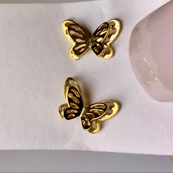 🦋 GOLD Plated Cute Butterfly Earrings - Picture 2 of 3